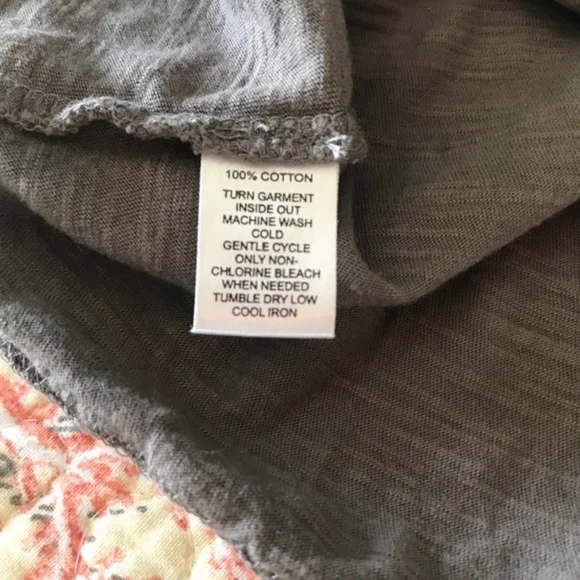 Loft Gray Floral Embroidered Like Patterned Neckline Blouse Size Large - Picture 7 of 7